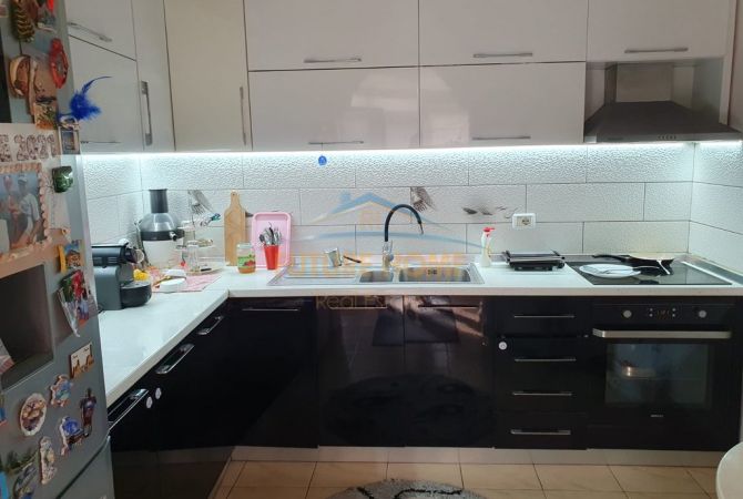 Shtepi me qera Shtepi Private ne Tirane, 2+1, Mobilimi E mobiluar, Pagesa 700  Euro.