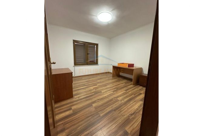 Ambient biznesi me qera 3+1 ne Tirane - 1,200 Euro