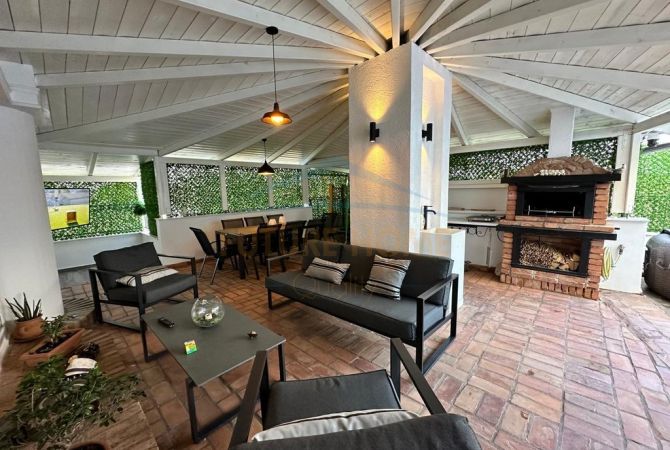 Shtepi ne shitje Papafingo(kati i catise) ne Durres, 3+1, Mobilimi E mobiluar, Pagesa 255,000  Euro.