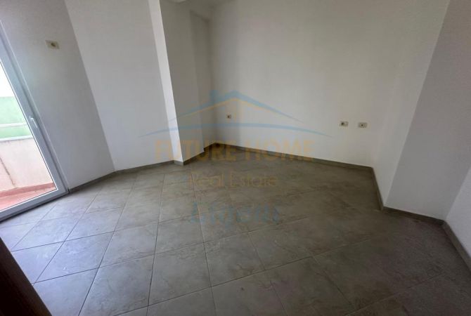 Shtepi ne shitje Apartament ne Tirane, 2+1, Mobilimi Bosh, pa mobiluar, Pagesa 139,000  Euro.