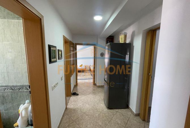 Shtepi ne shitje Apartament ne Tirane, 3+1, Mobilimi E mobiluar, Pagesa 150,000  Euro.