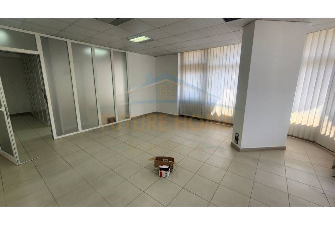Ambient biznesi me qera 3+1 ne Tirane - 2,475 Euro