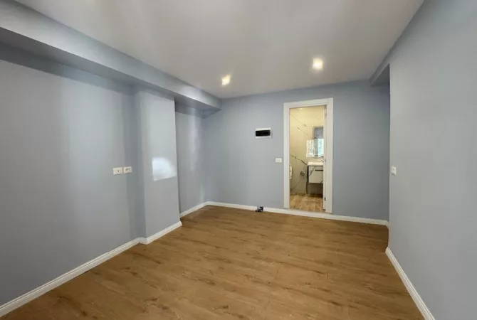 Shtepi ne shitje Apartament ne Tirane, 2+1, Mobilimi Bosh, pa mobiluar, Pagesa 179,000  Euro.