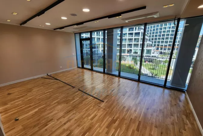 Ambient biznesi me qera 3+1 ne Tirane - 2,200 Euro