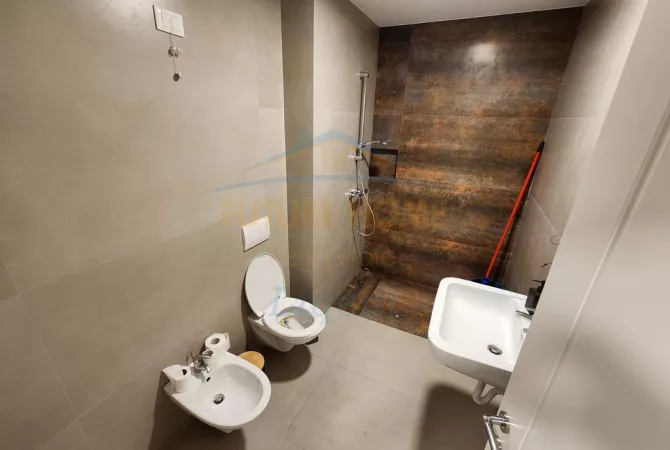 Qera, Zyra, Lake View, Liqeni Artificial, Tirane