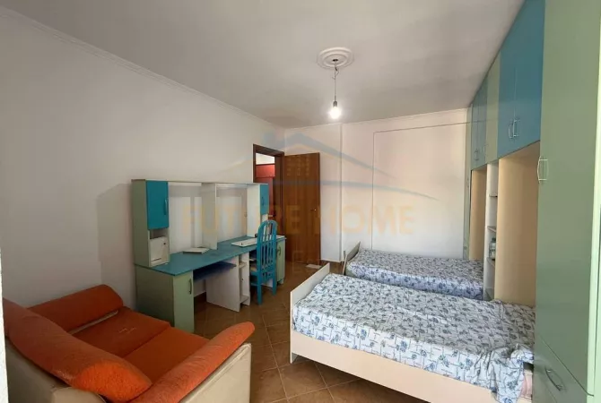 Shtepi ne shitje Apartament ne Tirane, 2+1, Mobilimi E mobiluar, Pagesa 128,000  Euro.