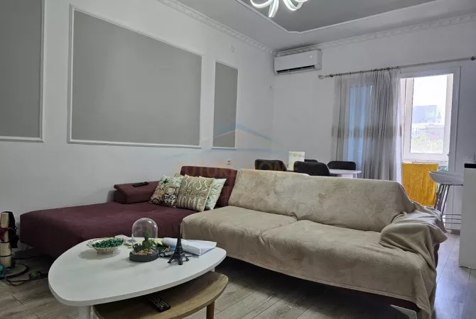 Shtepi ne shitje Apartament ne Tirane, 1+1, Mobilimi Bosh, pa mobiluar, Pagesa 120,000  Euro.