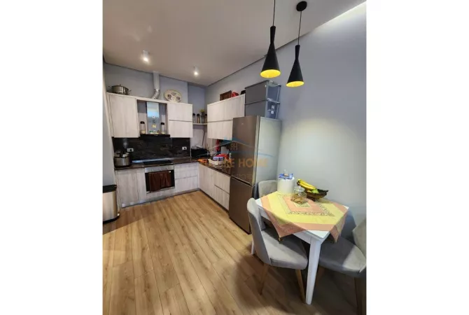 Shtepi ne shitje 1+1 ne Tirane - 240,000 Euro