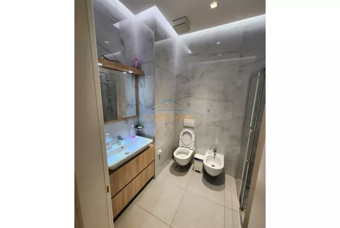 Shtepi ne shitje Apartament ne Tirane, 1+1, Mobilimi E mobiluar, Pagesa 240,000  Euro.