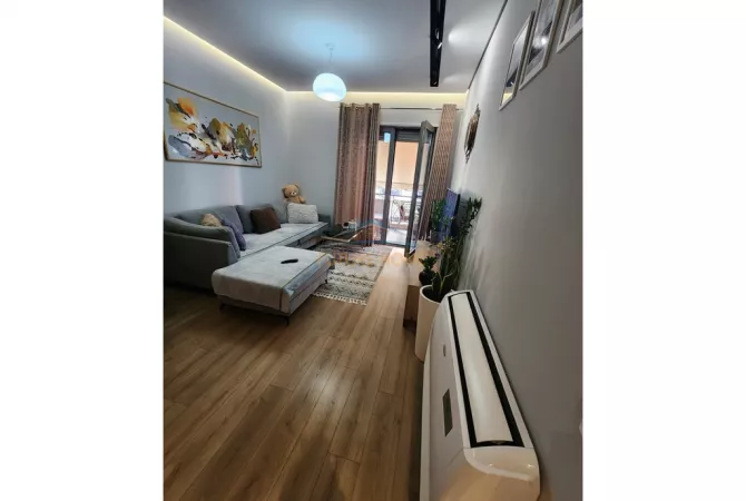 Shtepi ne shitje Apartament ne Tirane, 1+1, Mobilimi E mobiluar, Pagesa 240,000  Euro.