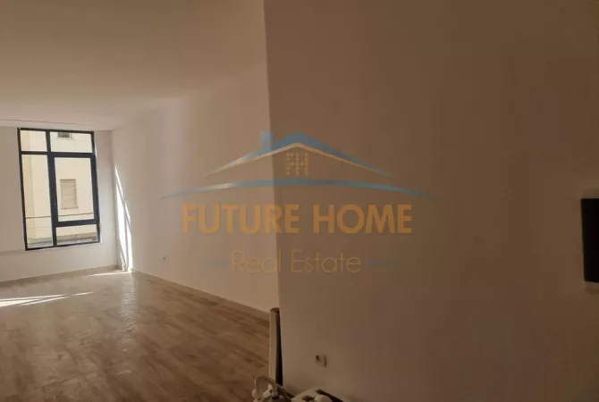 Ambjent biznesi me qera 3+1 ne Tirane - 1,300 Euro