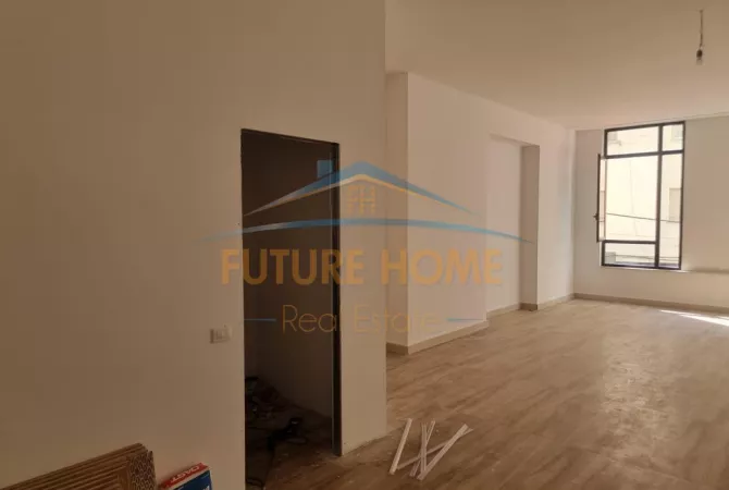 Ambjent biznesi me qera 3+1 ne Tirane - 1,300 Euro