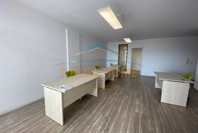 Ambjent biznesi me qera 3+1 ne Tirane - 1,500 Euro