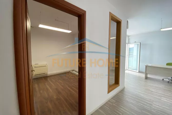 Ambjent biznesi me qera 3+1 ne Tirane - 1,500 Euro