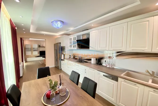 Shtepi me qera Apartament ne Tirane, 3+1, Mobilimi E mobiluar, Pagesa 1,200  Euro.