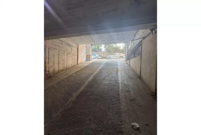 Ambiente Commerciale in Affitto 4+1 a Tirana - 600 Euro