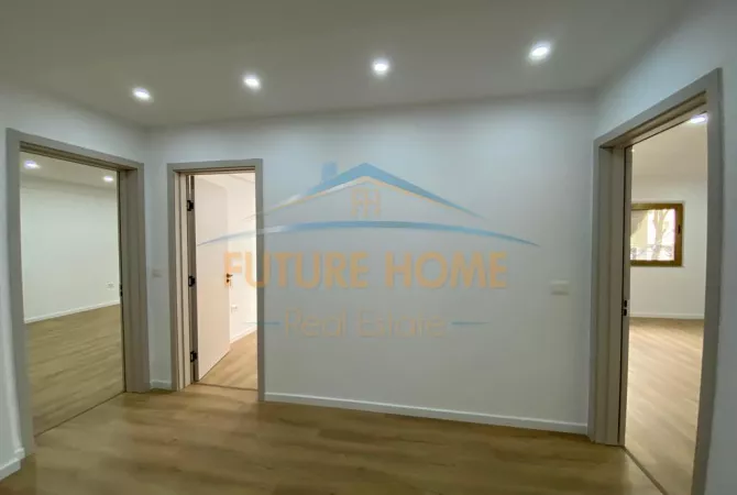 Ambiente Commerciale in Affitto 3+1 a Tirana - 1,200 Euro