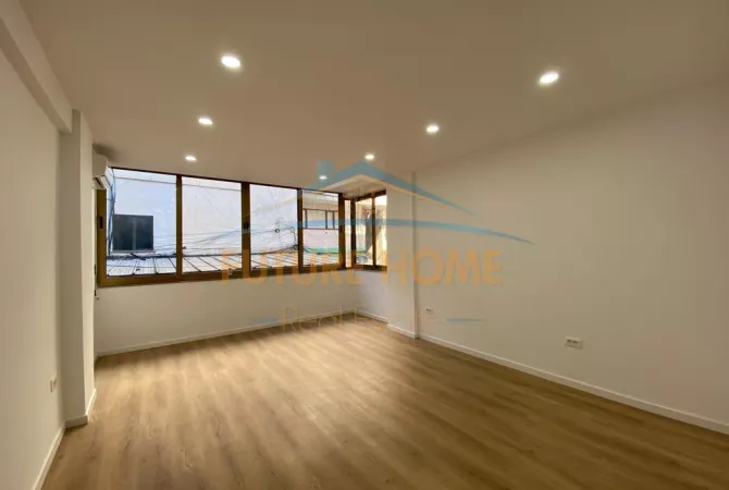 Qira, Ambient per zyra, Bllok