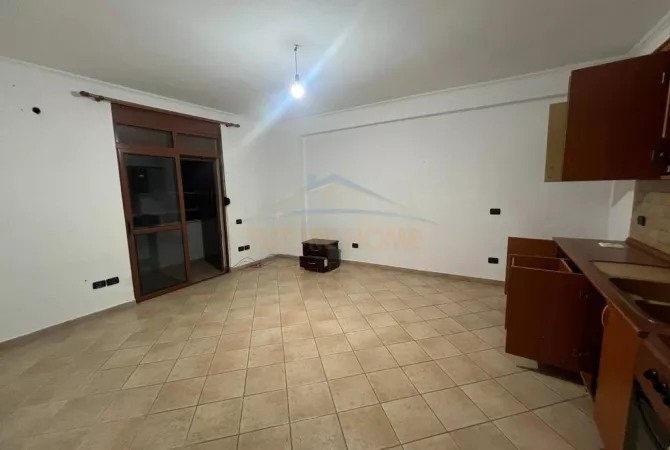 Shtepi ne shitje Apartament ne Tirane, 1+1, Mobilimi Bosh, pa mobiluar, Pagesa 186,000  Euro.