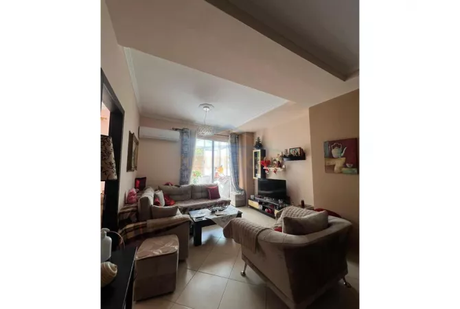 Shtepi ne shitje Apartament ne Tirane, 2+1, Mobilimi E mobiluar, Pagesa 82,000  Euro.