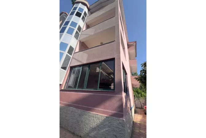 Shtepi ne shitje Vila Luksoze ne Tirane, 7+1, Mobilimi Bosh, pa mobiluar, Pagesa 1,072,200  Euro.