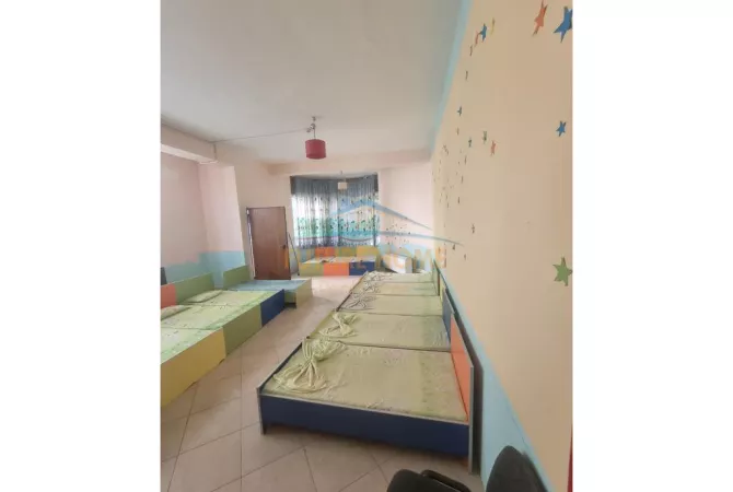 Ambiente Commerciale in Affitto 1+1 a Tirana - 1,200 Euro