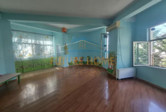 Ambiente Commerciale in Affitto 1+1 a Tirana - 1,200 Euro