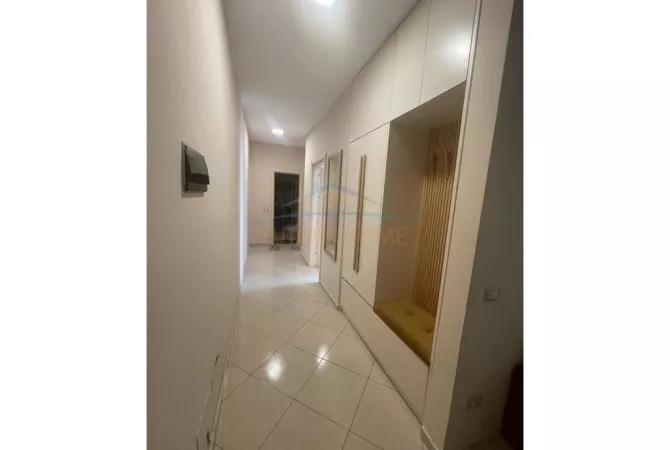 Shtepi ne shitje Apartament ne Tirane, 2+1, Mobilimi E mobiluar, Pagesa 260,000  Euro.