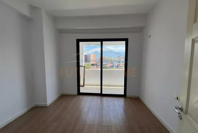 Shtepi me qera Apartament ne Tirane, 2+1, Mobilimi Bosh, pa mobiluar, Pagesa 450  Euro.
