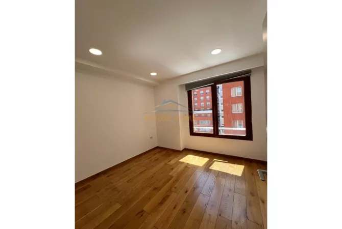 Ambient biznesi me qera 3+1 ne Tirane - 2,350 Euro