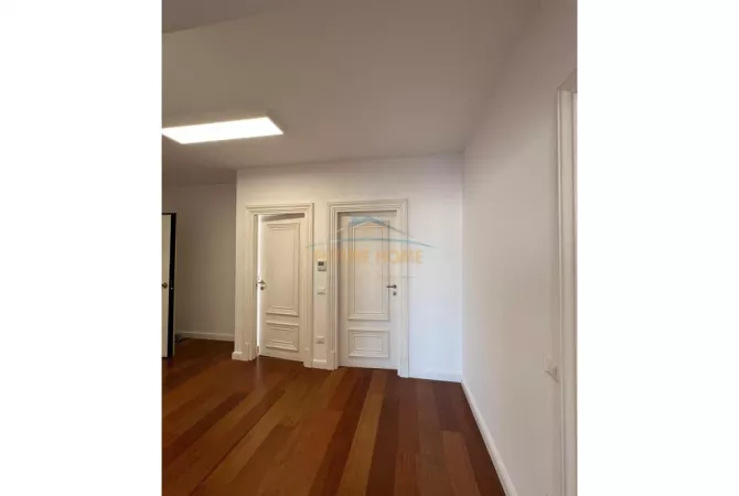 Ambient biznesi me qera 3+1 ne Tirane - 2,200 Euro