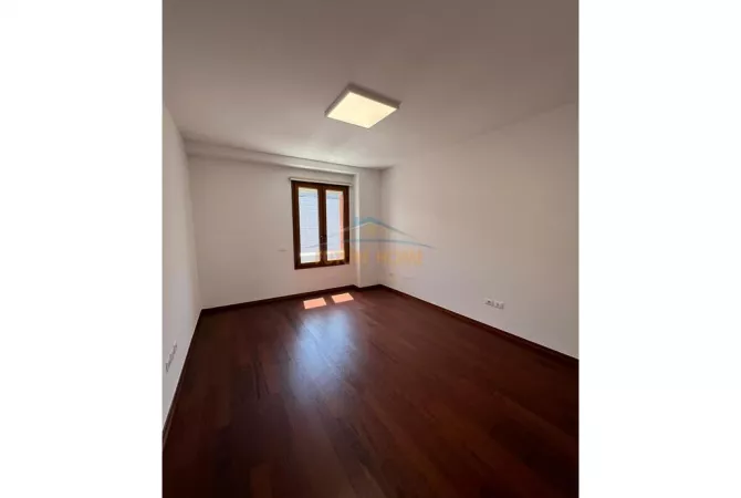 Ambient biznesi me qera 3+1 ne Tirane - 2,200 Euro