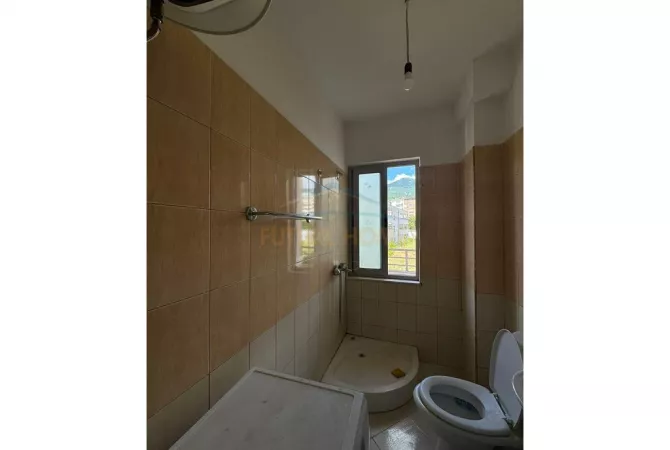 Shtepi ne shitje Apartament ne Tirane, 2+1, Mobilimi E mobiluar, Pagesa 145,000  Euro.