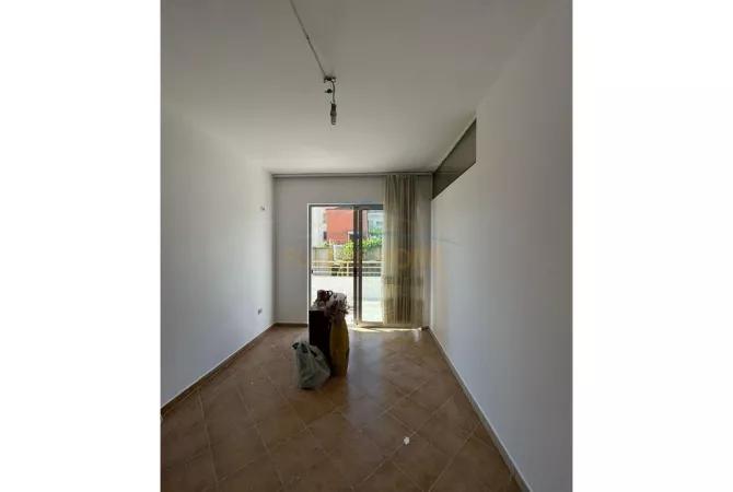 Shtepi ne shitje Apartament ne Tirane, 2+1, Mobilimi E mobiluar, Pagesa 145,000  Euro.