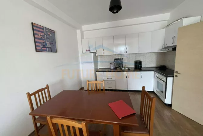Shtepi ne shitje Apartament ne Tirane, 2+1, Mobilimi E mobiluar, Pagesa 160,000  Euro.