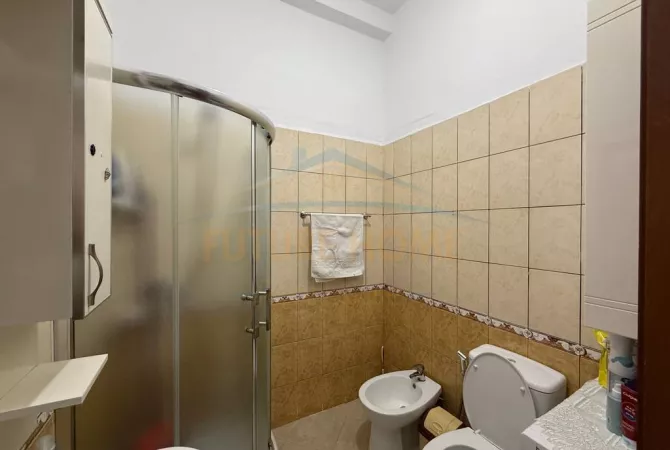 Shtepi ne shitje Apartament ne Tirane, 2+1, Mobilimi E mobiluar, Pagesa 100,000  Euro.