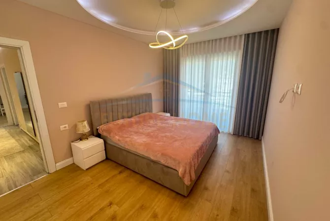 Shtepi ne shitje Apartament ne Tirane, 2+1, Mobilimi E mobiluar, Pagesa 126,000  Euro.
