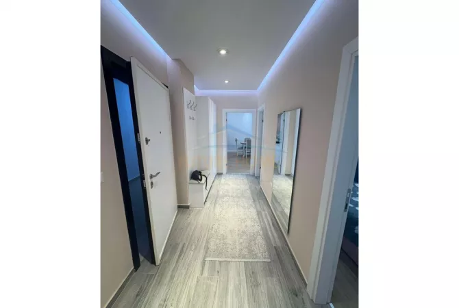 Shtepi ne shitje Apartament ne Tirane, 2+1, Mobilimi E mobiluar, Pagesa 126,000  Euro.