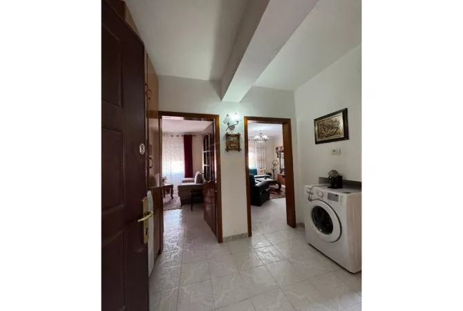 Shtepi ne shitje Apartament ne Tirane, 2+1, Mobilimi E mobiluar, Pagesa 135,000  Euro.