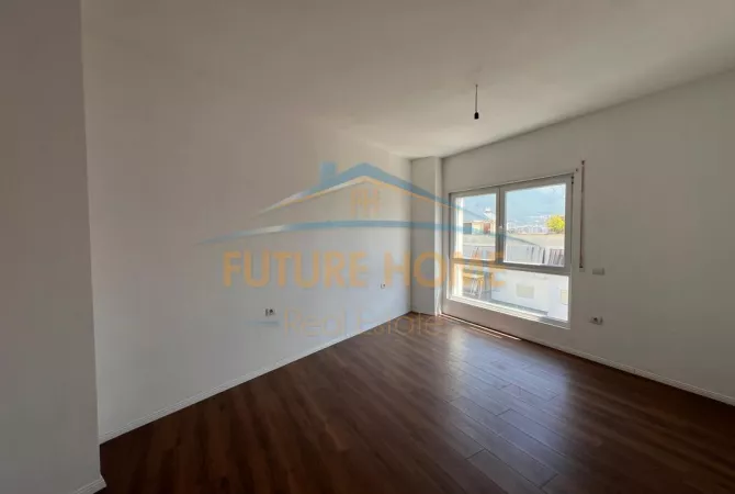 Shtepi ne shitje Apartament ne Tirane, 2+1, Mobilimi Bosh, pa mobiluar, Pagesa 302,000  Euro.