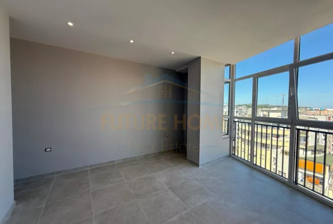 Shtepi ne shitje Apartament ne Tirane, Garsoniere, Mobilimi Bosh, pa mobiluar, Pagesa 83,000  Euro.