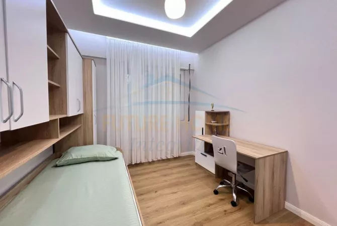 Shtepi ne shitje Apartament ne Tirane, 2+1, Mobilimi E mobiluar, Pagesa 258,000  Euro.