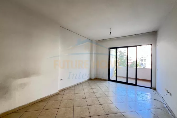 Shtepi ne shitje 1+1 ne Tirane - 90,000 Euro