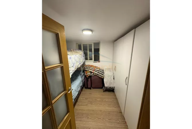 Shtepi ne shitje Apartament ne Tirane, 2+1, Mobilimi E mobiluar, Pagesa 75,000  Euro.