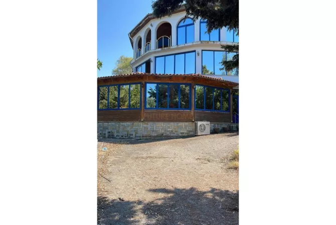 Ambiente Commerciale in Vendita 2+1 a Fier - 300,000 Euro