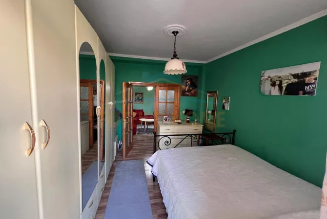 Shtepi ne shitje Apartament ne Tirane, 2+1, Mobilimi E mobiluar, Pagesa 135,000  Euro.