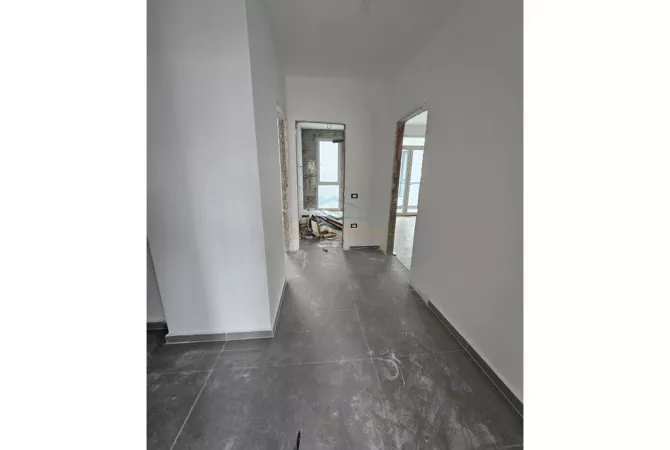 Shtepi ne shitje Apartament ne Tirane, 2+1, Mobilimi Bosh, pa mobiluar, Pagesa 208,000  Euro.
