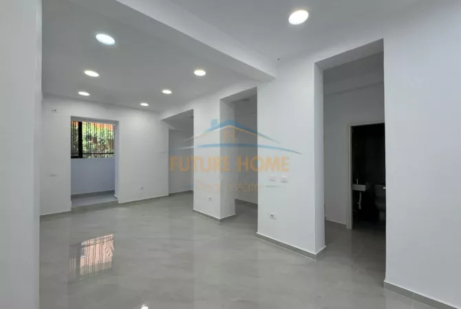 Ambiente Commerciale in Vendita 3+1 a Tirana - 600,000 Euro