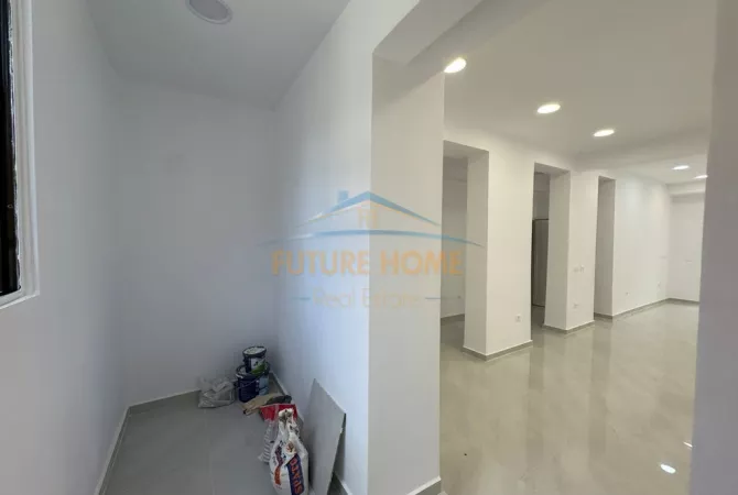 Ambiente Commerciale in Vendita 3+1 a Tirana - 600,000 Euro