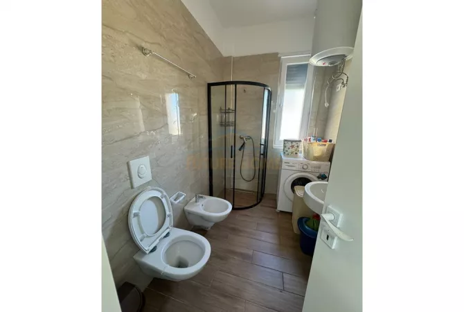 Shtepi ne shitje Apartament ne Durres, 1+1, Mobilimi E mobiluar, Pagesa 270,000  Euro.